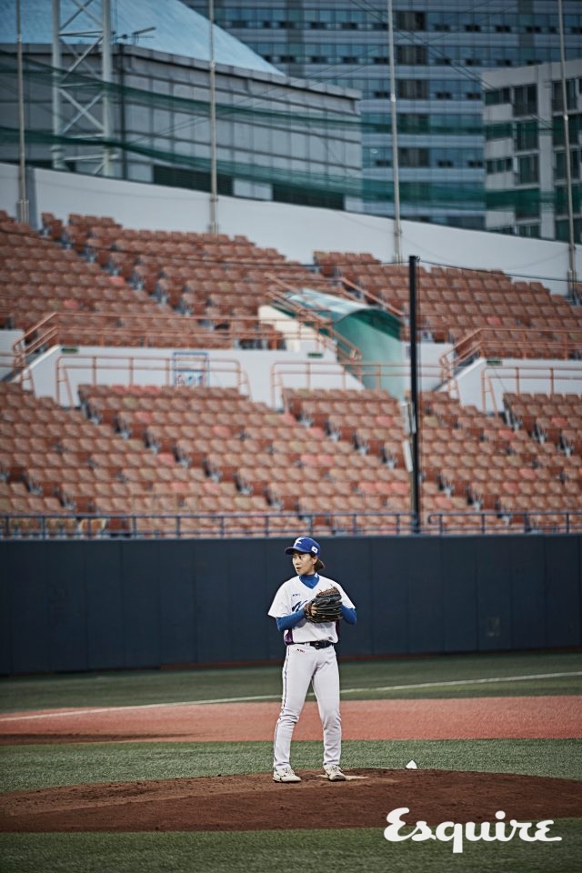 47 조명희 / 투수, 1983년생“2008 베이징 올림픽에서 남자 선수들의 경기를 보고 감동받아 야구를 시작했어요. 국가대표가 된 건 우리 집안에서 대대로 이어질 가문의 영광이죠.”