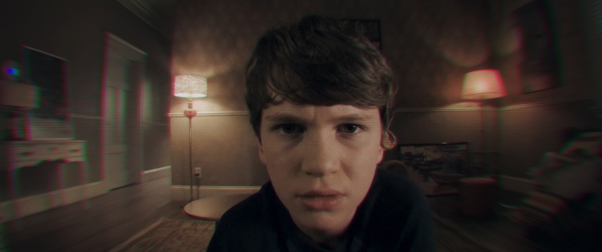 넌 누구냐. ＇사탄의 인형＇은 31년 만에 리부트됐지만 원작 ＇사탄의 인형＇과는 많이 다르게 느껴진다.