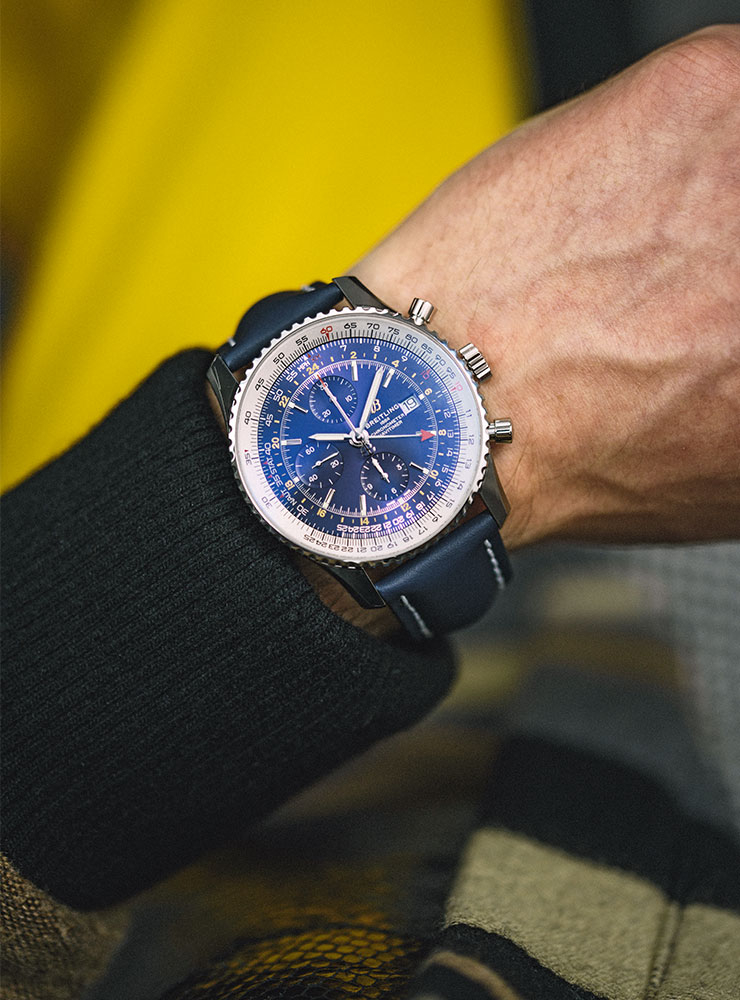 46mm 오토매틱 무브먼트 800만원대 브라이틀링. 보머 재킷 가격 미정 로에베.