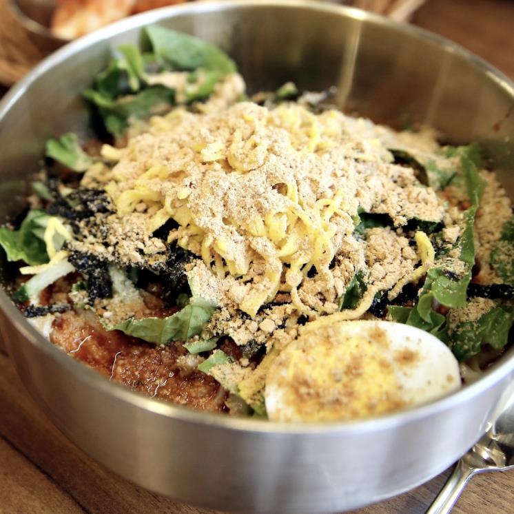 평이담백뼈칼국수