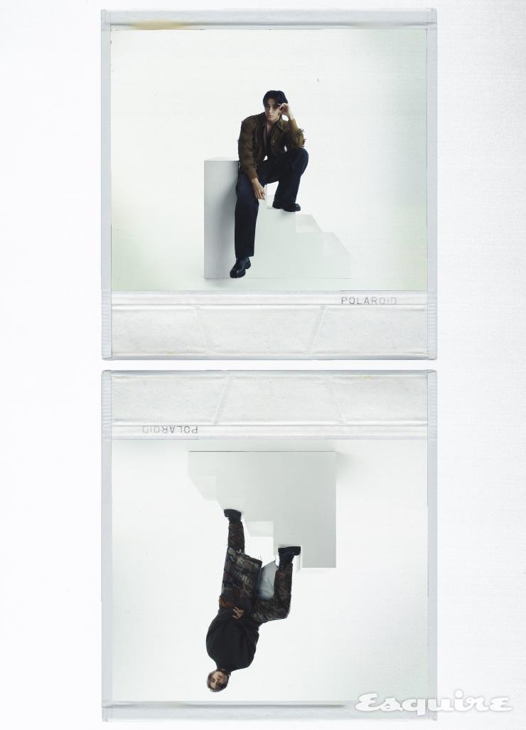 (위) 재킷 준태킴. 팬츠 와이프로젝트 by 조하리 스토어. 슈즈 베르사체. 링 골든구스. (아래) 그린 스웨터, 브라운 스웨터, 그물 슬리브리스 톱, 스커트, 팬츠, 부츠 모두 지방시. 링 톰 우드.