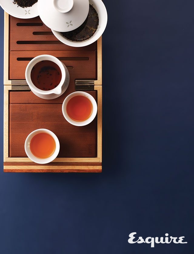 지아 라이스 티 세트 도자기 소재, 숙우, 개완, 티컵 2개, 15만9000원, 지아 라이스 티 박스 50만5000원 모두 서울번드. seoulbund.com