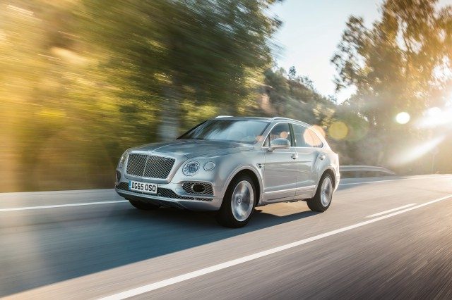 BENTLEY BENTAYGA 엔진 5950cc, W12 트윈 터보 | 최고 출력 608마력 | 최대 토크 91.8kg·m | 최고 속도 301km/h | 기본 가격 3억원대