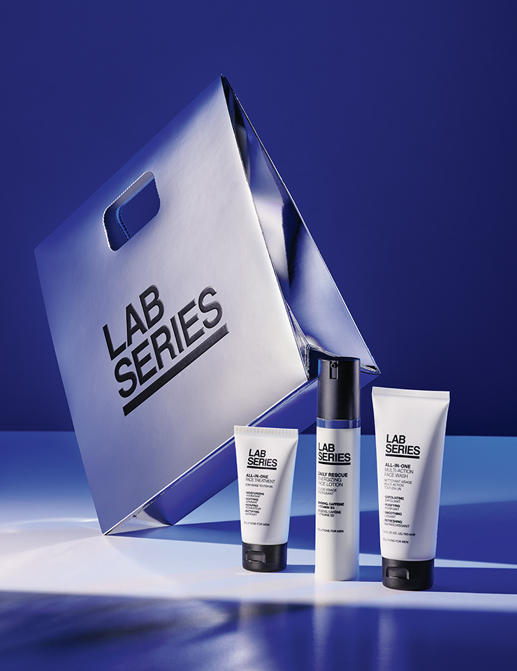 (왼쪽부터) 면도 후 손상된 피붓결을 촉촉하게 가꿔주며 피부 속 부족한 수분을 채워주는 올인원 페이스 트리트먼트, 50ml, 4만2천원, 인삼·카페인·비타민 B3의 에너자이징 트리오가 칙칙해진 피부에 활력을 불어넣고 피부 노화를 방지하는 데일리 레스큐 에너자이징 페이스 로션, 50ml, 7만4천원, 부드러운 알갱이가 들어 있어 피부 속 노폐물을 자극 없이 깔끔하게 제거하는 올인원 멀티 액션 페이스 워시, 100ml, 4만2천원, 모두 Lab Series.