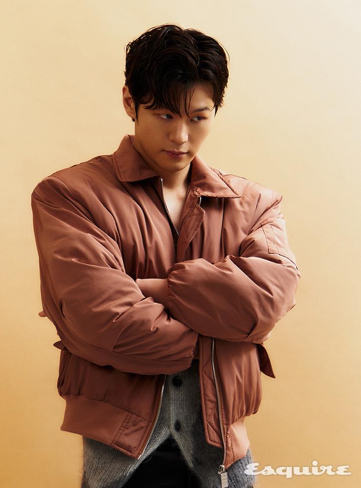 보머 재킷 라멀마메종. 아가일 패턴 카디건 노마 T.D by 미스터포터. 블랙 레더 팬츠 렉토.