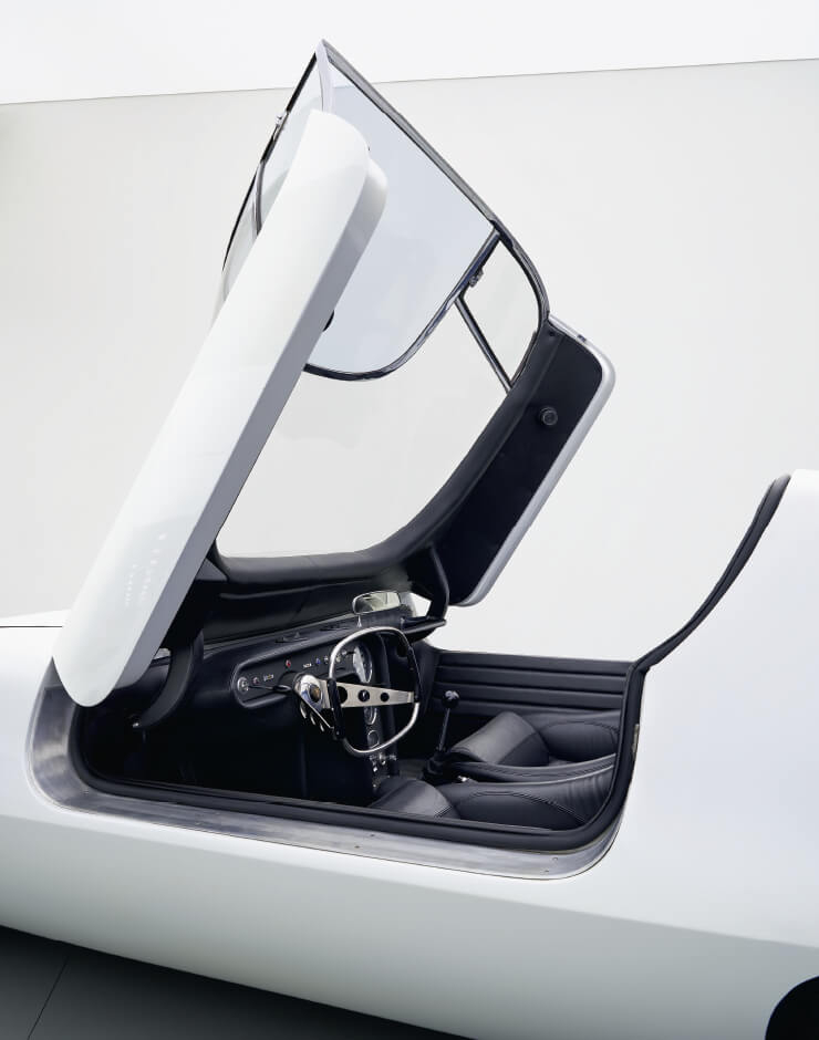 쉐보레 코베어 테츠도의 틸팅 방식 루프와 드라이빙 포지션.