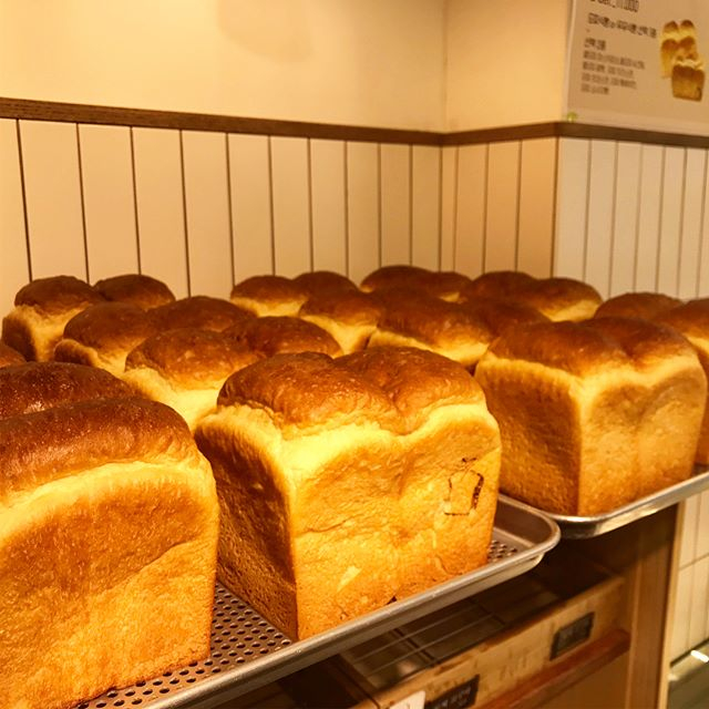 @mochimochibread(옥수점), @mochimochi_gangnam(역삼점)