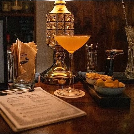 @bar_four_chairs_mapo