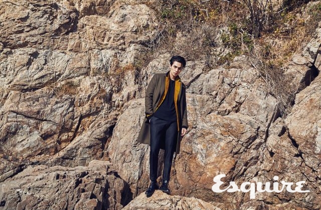 코트, 재킷, 니트, 바지, 부츠 모두 가격 미정 벨루티.