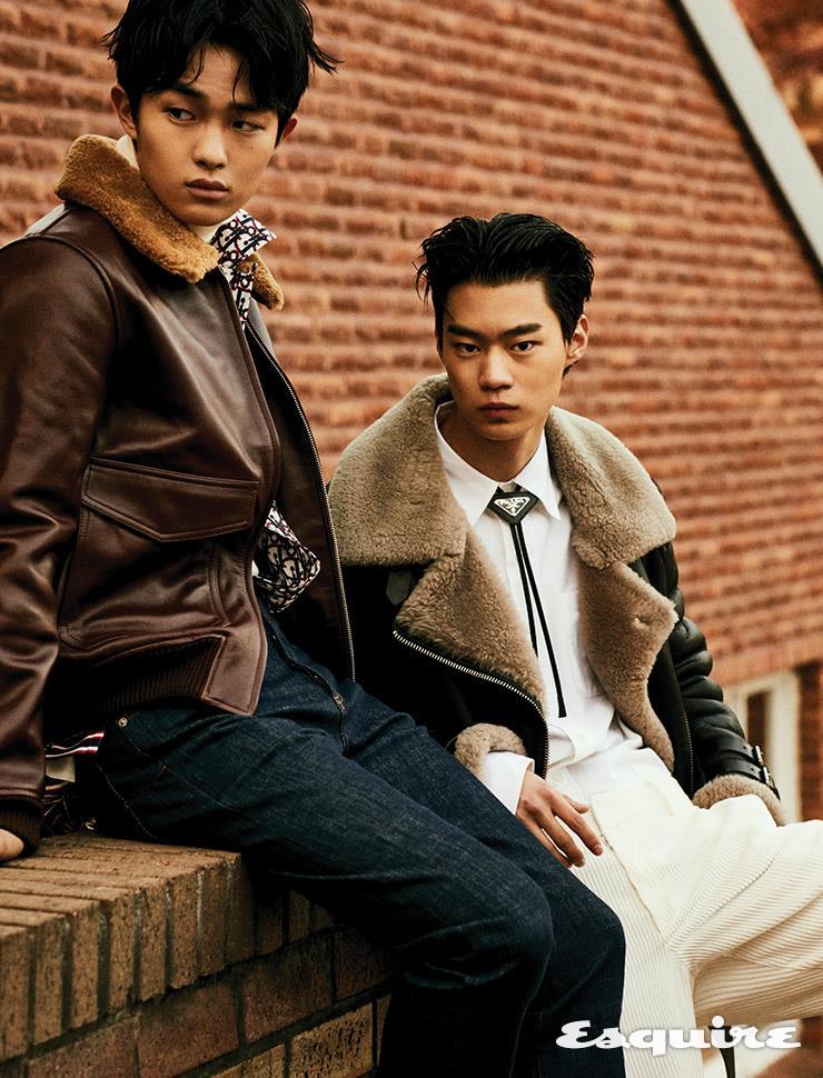 (왼쪽부터) 진갈색 시어링 재킷 166만원 산드로 옴므. 오블리크 패턴 실크 셔츠, 데님 팬츠 모두 가격 미정 디올 맨. 흰색 터틀넥 톱 가격 미정 루이 비통. 무통 재킷 가격 미정 아크네 스튜디오. 흰 셔츠, 볼로 타이 모두 가격 미정 프라다. 코듀로이 팬츠 가격 미정 산드로 옴므. 