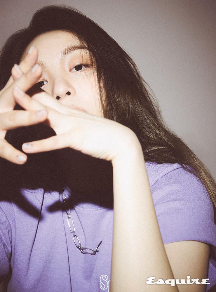 티셔츠 스포티 앤 리치. 네크리스 에끌라.