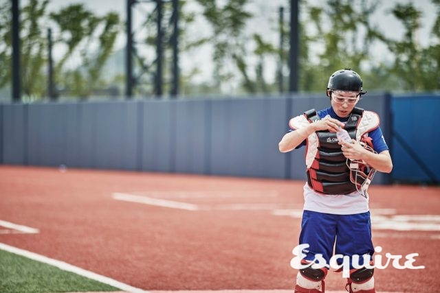 18 이빛나 / 포수, 1990년생“10할, 그러니까 모두 치겠다는 의미의 번호예요. 국가대표라는 건 정말 열심히 노력해서 얻은 결과이니까, 내가 나에게 주는 선물 같아요.”