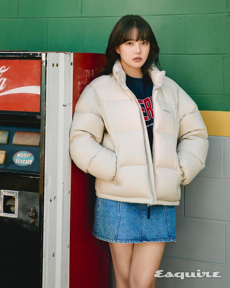 베이지 푸퍼 재킷, 네이비 맨투맨 모두 커버낫