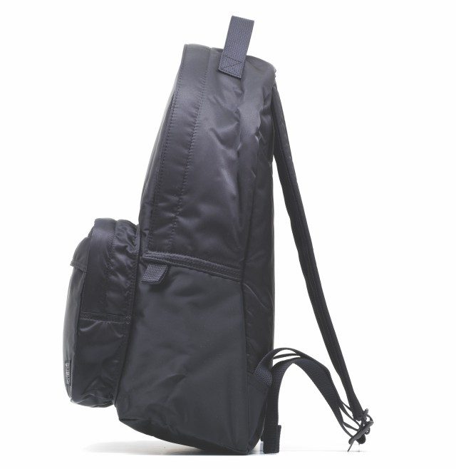 겉보기에는 큰 주머니와 보조 주머니가 달린 여느 백팩과 다를 바가 없다. 대신 모든 디테일이 다르다. 외부 주머니의 위치부터 앞이 살짝 뜬 실루엣까지. 고객 관찰에서 나온 포터만의 요소다.