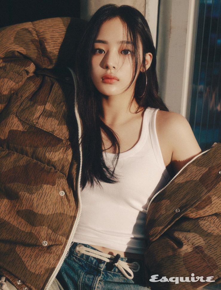 카무플라주 다운 재킷, 드로스트링 진 모두 몽클레르x팜 엔젤스. 화이트 톱 스타일리스트 소장품. 