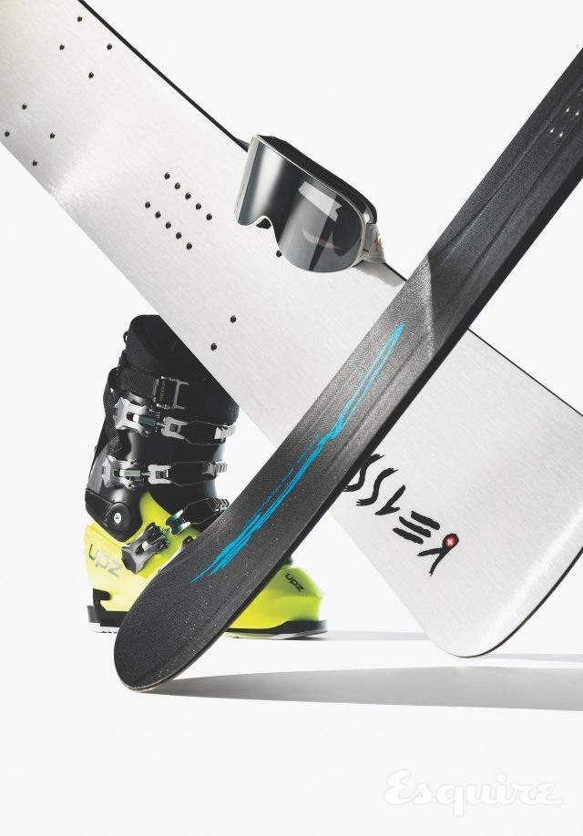 흰색 데크 더 알파인 200만원 케슬러. 검은색 데크 BX 크로스 290만원 옥세스. 고글 아우름 자이스 23만원 케슬러. 부츠 XR5 가격 미정 바이러스 by EXTM 코퍼레이션(extmmall.co.kr).