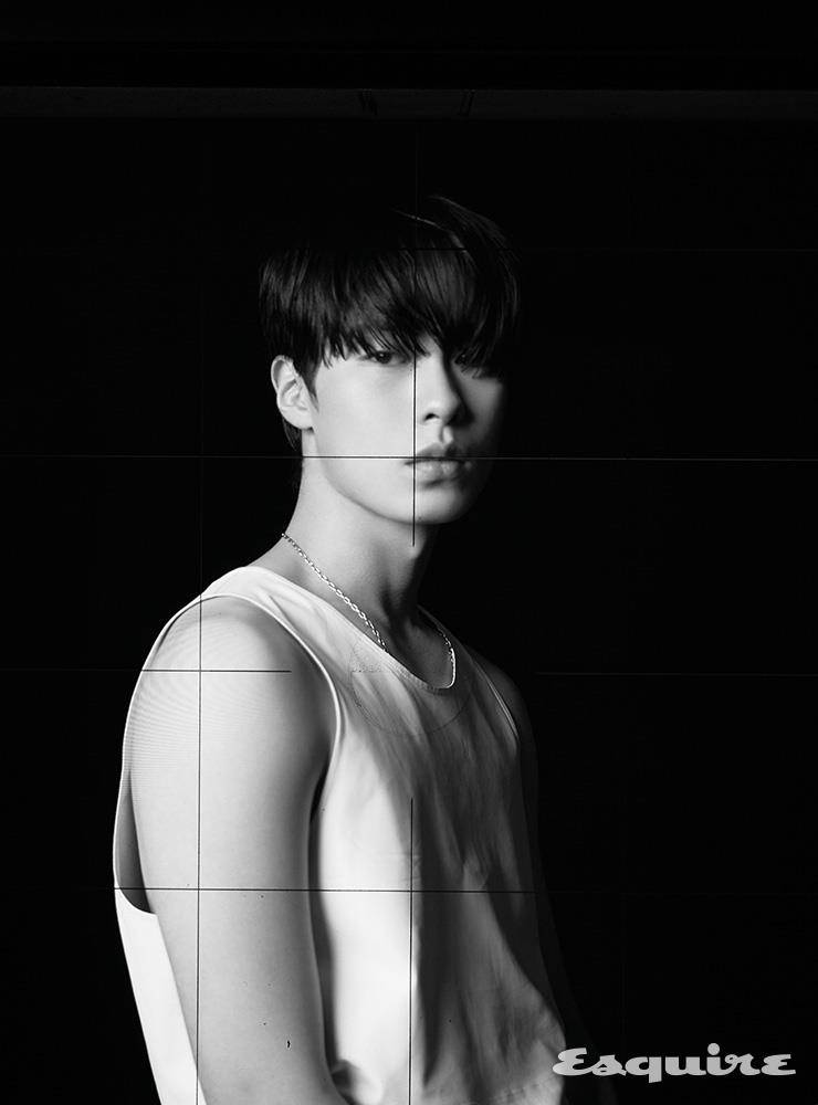 슬리브리스 톱 던힐. 네크리스 락킹에이지.