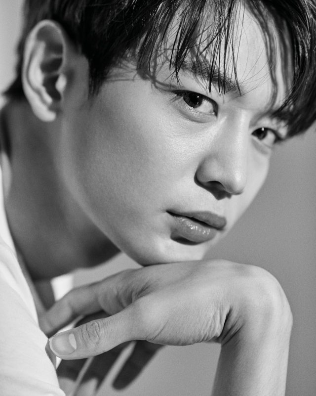 화이트 티셔츠 발망.