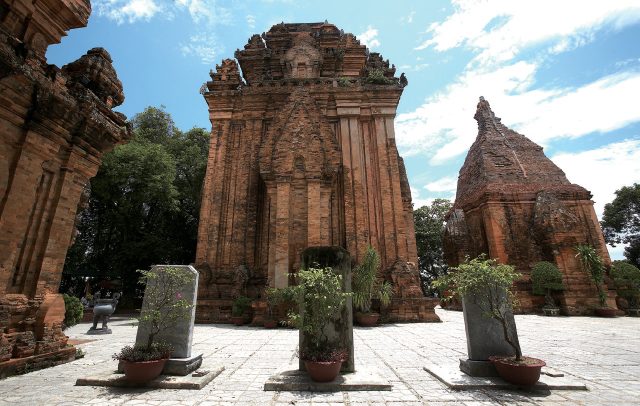 무한한 가능성의 여행지냐짱과 달랏 - 에스콰이어 Esquire Korea 2016년 11월