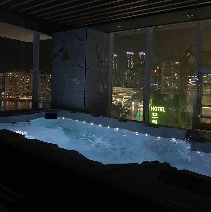@viewmond_poolvilla