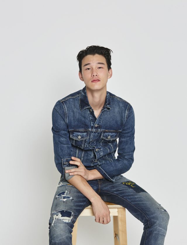 데님 재킷 27만원대, 설리반 슬림 크롭 데님 진 31만원대 모두 폴로 랄프 로렌.