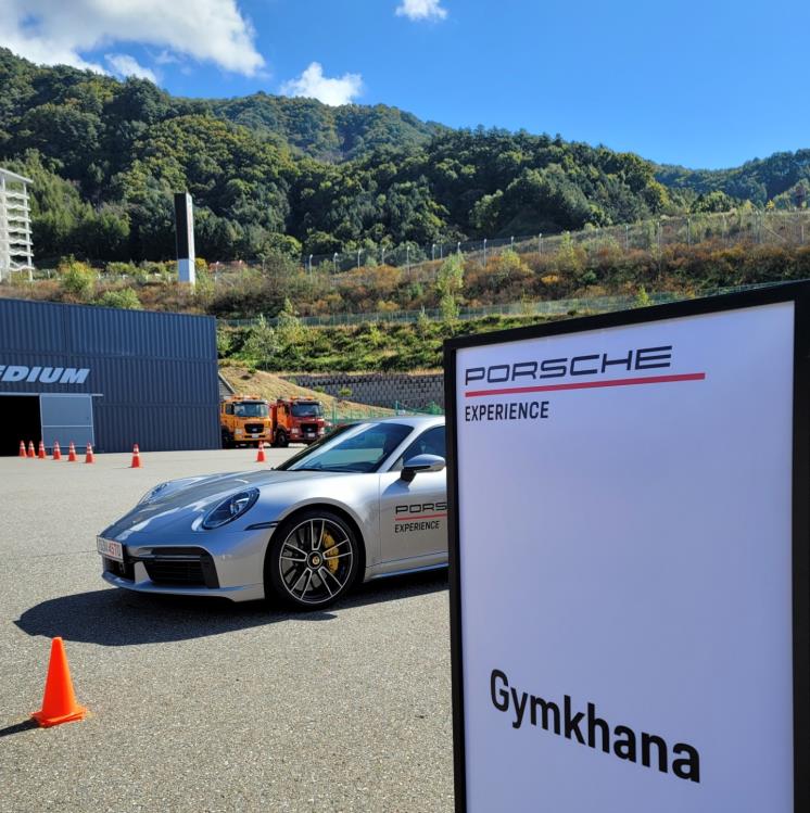 짐카나 1등에게는 신형 GT3 모델카가 선물로 주어졌다. 부럽다.