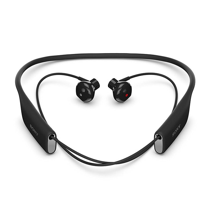 <b>17. Sony SBH70</b>
소니 SBH70은 근거리 무선통신 NFC 기능을 갖추고 있다. 한번의 터치로 스마트폰 기기에 연동된다. 또 방수 기능과 8시간의 배터리 수명을 가졌다. 이어폰 음질 역시 뛰어나며, 몸이 들썩일 정도의 훌륭한 베이스를 자랑한다. 7만원대