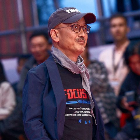 이준익 감독한텐 영화에서도 패션에서도 자기만의 스타일이 있다. 스크린에서처럼 레드카펫에서도 이준익은 자기만의 스타일을 지켰다.