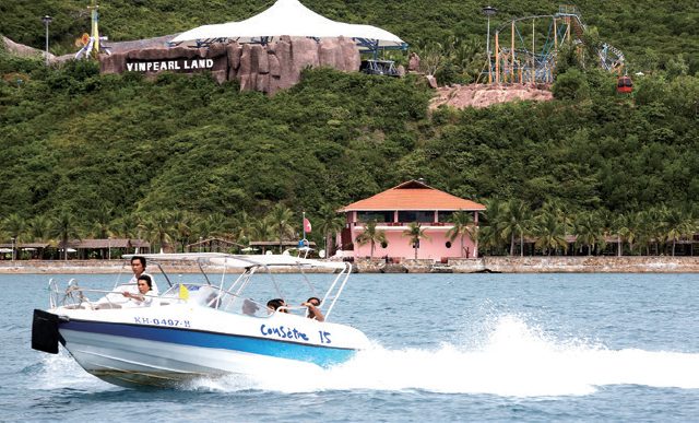 무한한 가능성의 여행지냐짱과 달랏 - 에스콰이어 Esquire Korea 2016년 11월