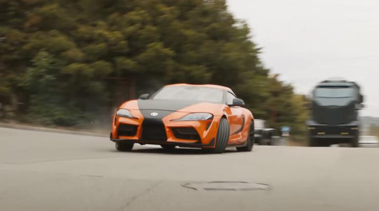 이전 시리즈에 등장한 RX-7과 같은 컬러다.