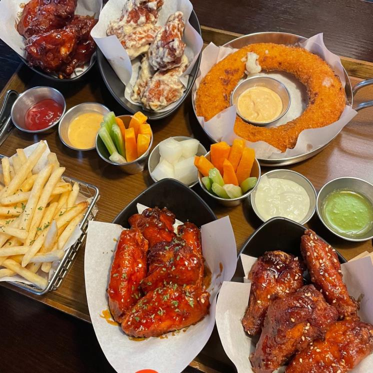 네키드윙즈