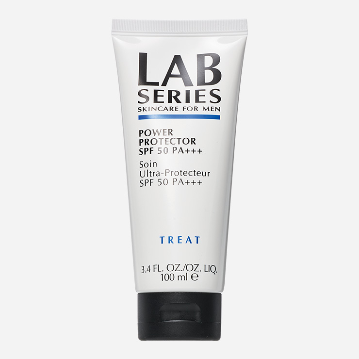 번들거리지 않고 빠르게 스며들며 UVA, UVB 모두 차단한다. 파워 프로텍터 SPF 50/PA+++ 100mL/7만6000원 랩시리즈.