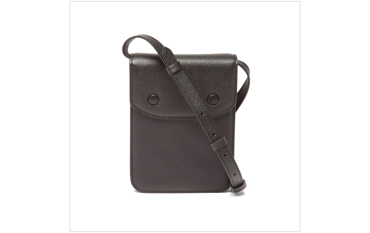 메종 마르지엘라 & 가죽 크로스백, $1,193 USD.