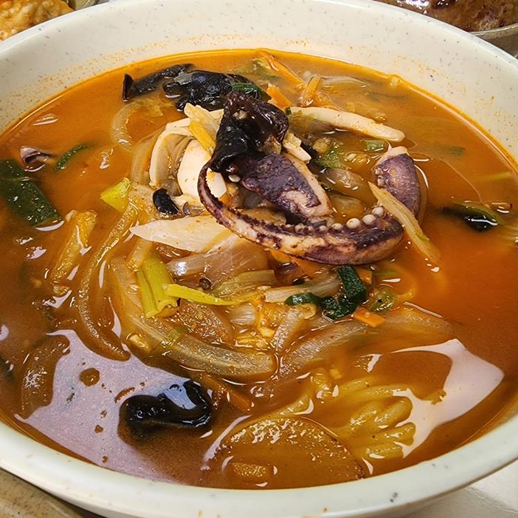 용문각
