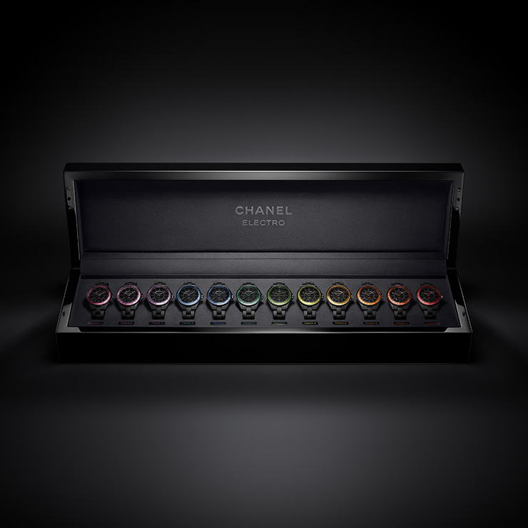 바게트 컷 다이아몬드가 밝게 비추는 J12 일렉트로 스타.