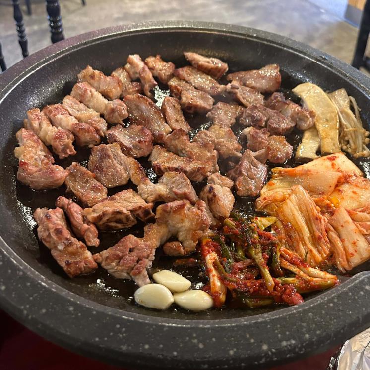볼빨간꽃돼지