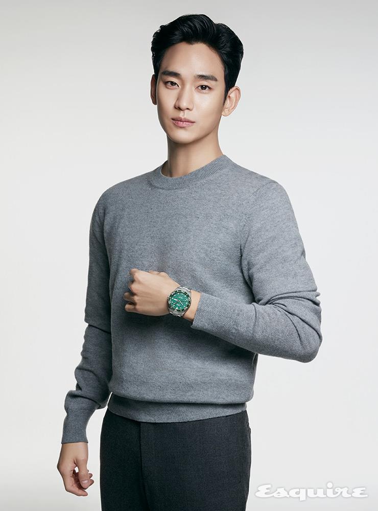 깊은 바다를 연상시키는 그린 컬러 다이얼과 스포티한 디자인이 매력적인 아이템. 다이아몬드 커팅과 새틴 마감 처리로 가독성을 높인 것은 물론, 최대 80시간 파워 리저브와 함께 200m 방수 기능까지 탑재한 오션스타 200C. 1백38만원. MIDO
