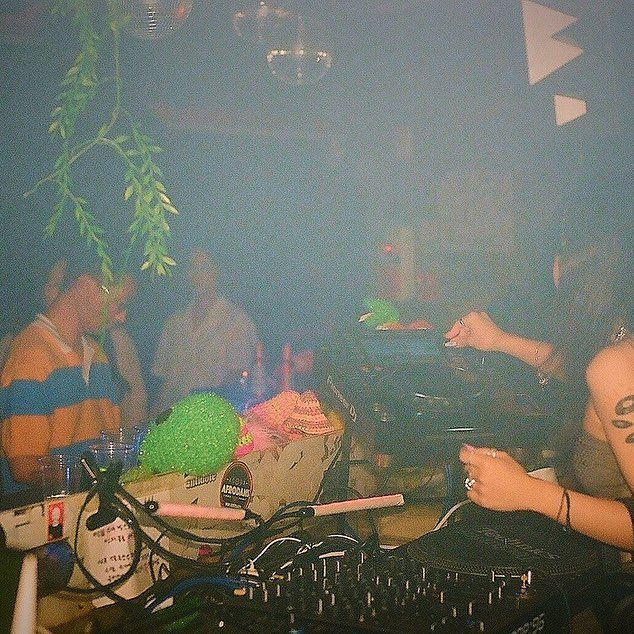 @outputbusan 