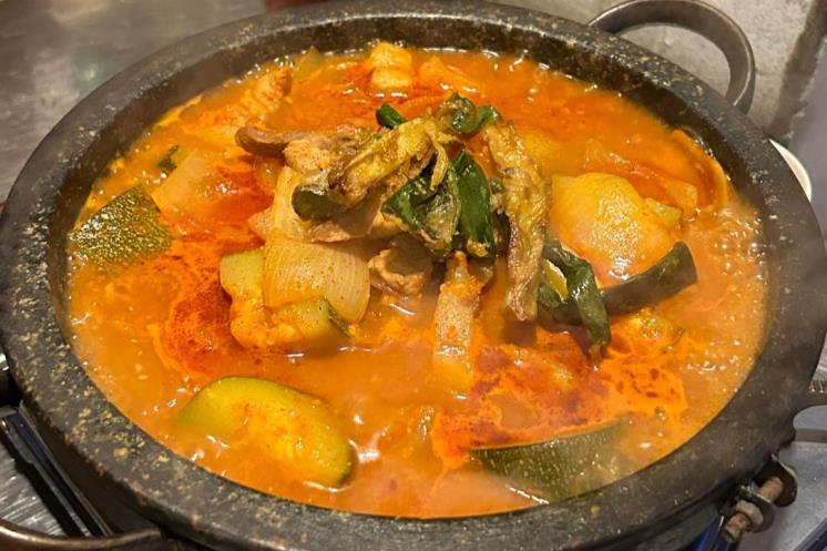 돼지고기 폭탄 고추장찌개 포차 4